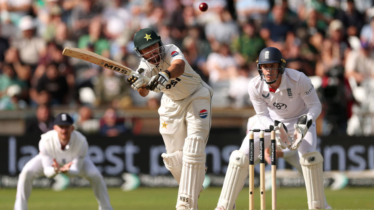 Salman Agha ne Domestic mein kata Gadar: England se beizzat hokar nikalne ke baad jada Triple Century
