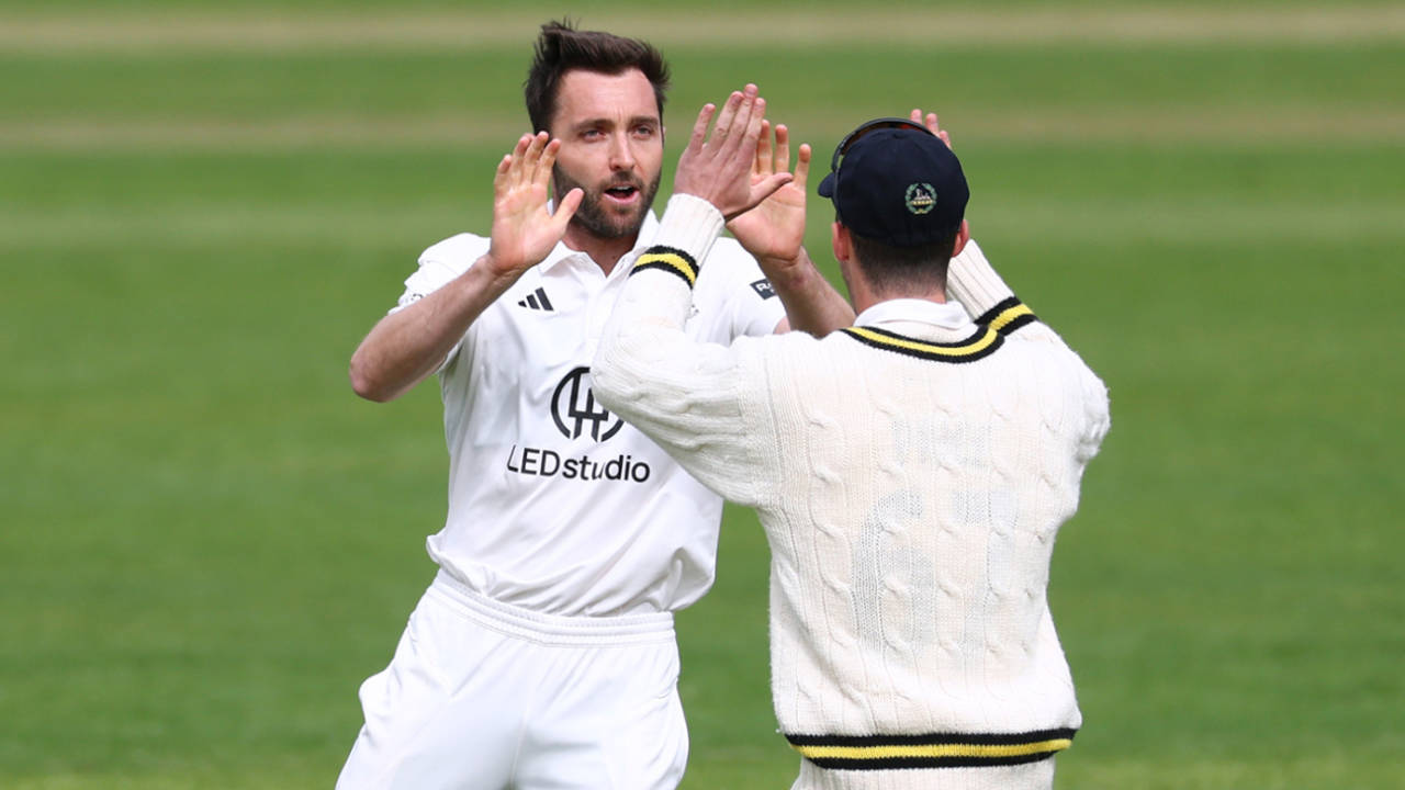 Middlesex Tailenders ka Bristol mein Gadar: Toby Roland-Jones aur Morgan ne Gloucestershire ka ghamand toda!