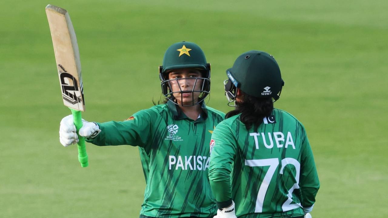 Thailand Ke Saamne Pakistan Ki Nikli Hava: Fatima Sana Ne Mushkil Se Bachayi Do-Time Gold Medalists Ki Izzat