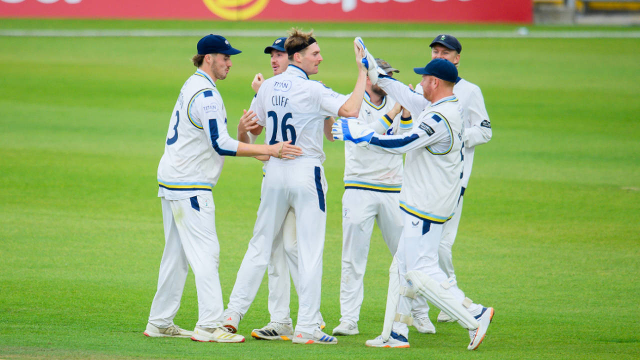 Somerset ka Title Dream Khatre mein: Ben Coad aur Ben Cliff ne Yorkshire ke liye kiya Maidan Saaf