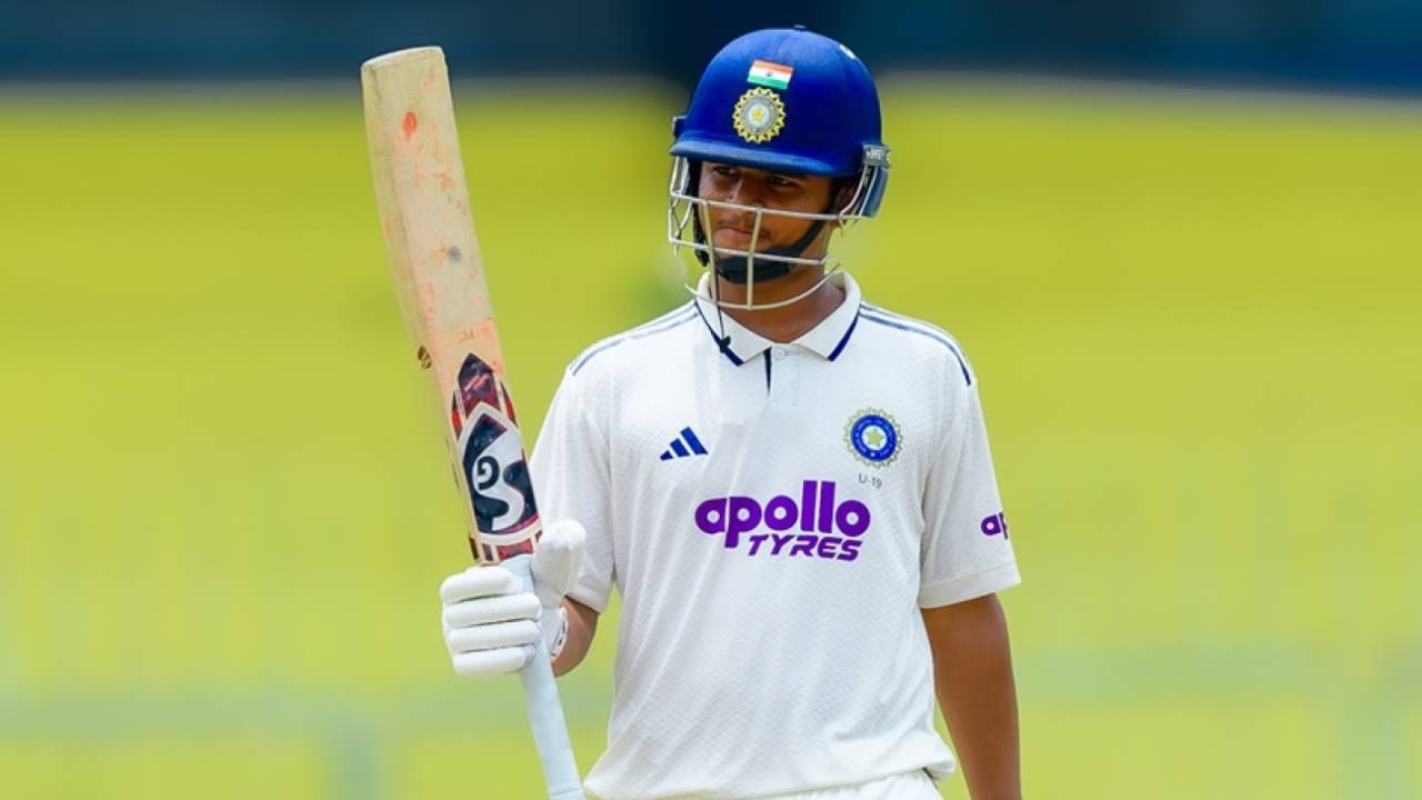 Baap Numbri Toh Beta Dus Numbri: Anvay Dravid aur Aaryavir Sehwag ka Rajkot Mein Jalwa, Australia Dher