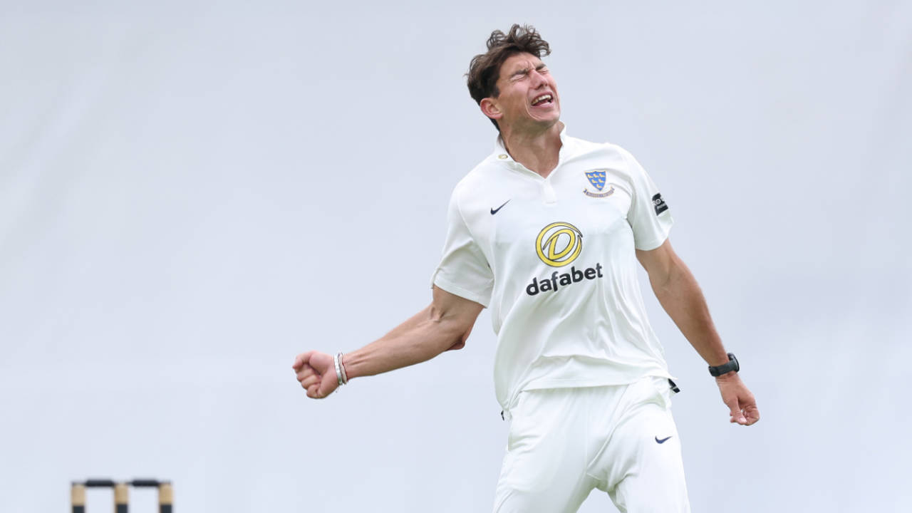 Sussex ne kiya Nottinghamshire ka Title Defense tabah: Jaydev Unadkat aur Ari Karvelas ka Unfiltered Domination!