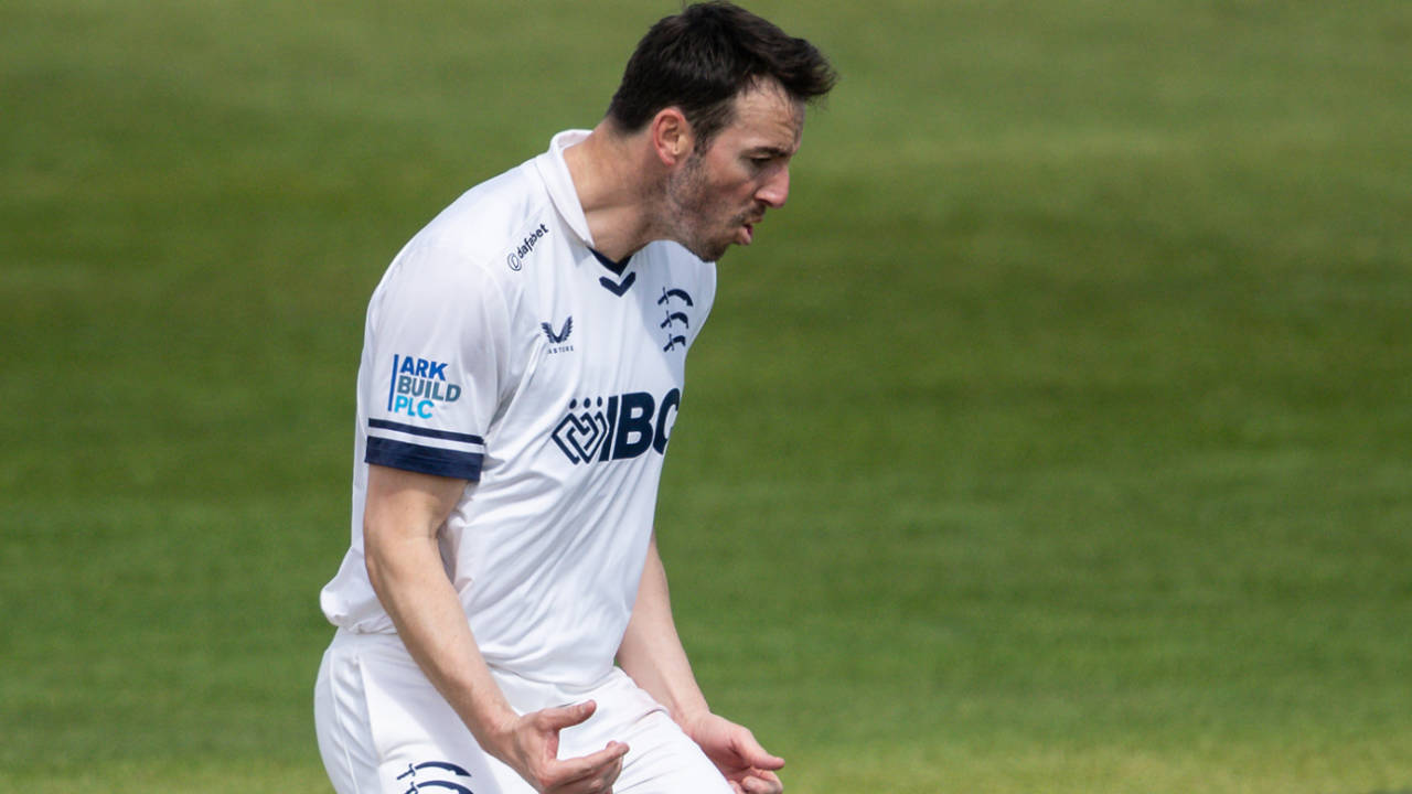 Middlesex vs Gloucestershire: Toby Roland-Jones aur Ryan Higgins ka kehar, par Baarish ne bacha li Gloucestershire ki naiya!