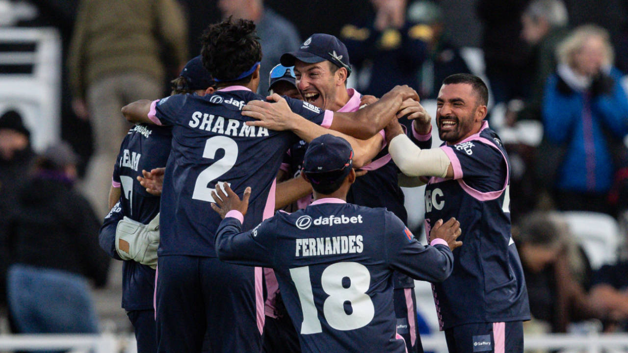 36 Saal Ka Sanyas Khatam: Ryan Higgins Aur Naavya Sharma Ne Middlesex Ko Dilayi Aitihasik Jeet