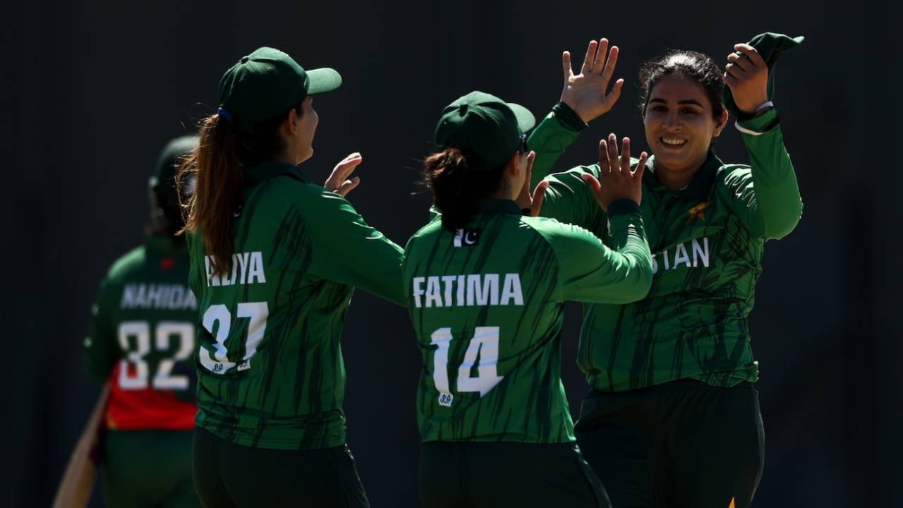 Fatima Sana and Pakistan Snatched Bronze: Bangladesh Ke Khilaf Jeet Kar Aise Jashn Jaise World Cup Jeet Liya Ho