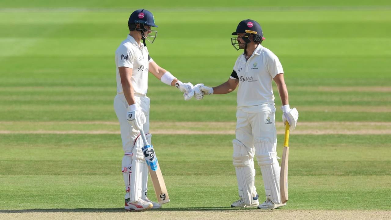 Kiran Carlson aur Asa Tribe ka Double Dhamaka: Essex ki fielding ne karaya blunder, Glamorgan ne Day 1 par kiya Unfiltered Dominance!