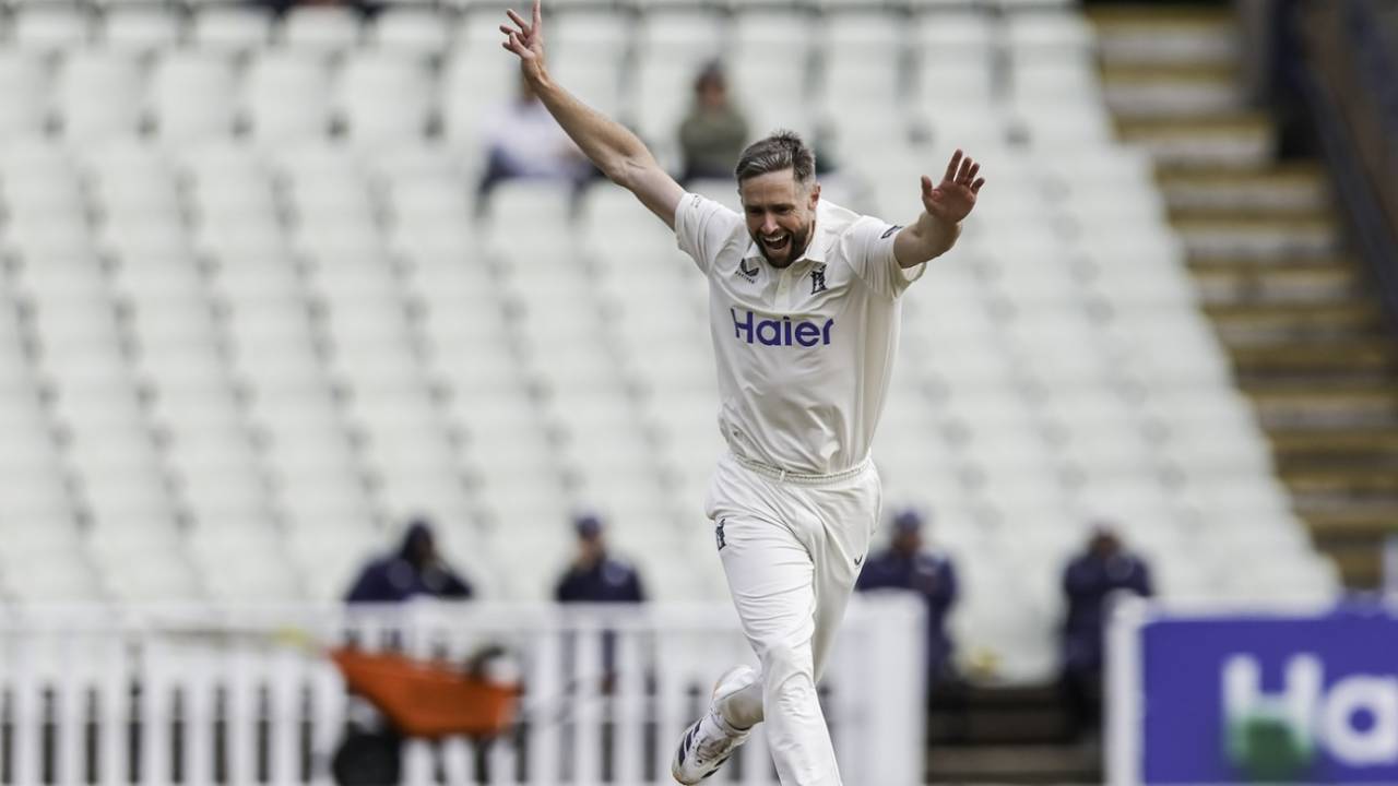 Warwickshire Title Grip Tight: Chris Woakes aur Ethan Bamber ne Leicestershire ki nikal di hawa!