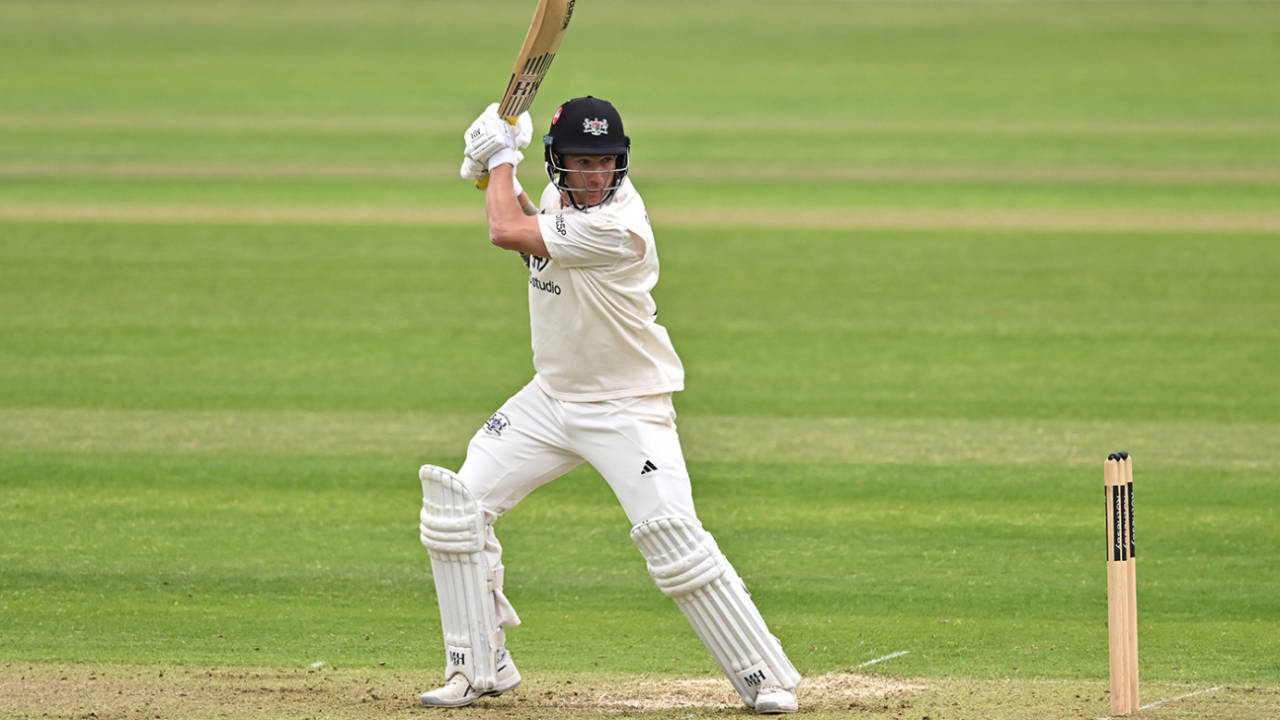 Matt Milnes Ka Canterbury Masterclass: Gloucestershire Ki Batting Line-up Dhwast, Kent Promotion Ke Kareeb
