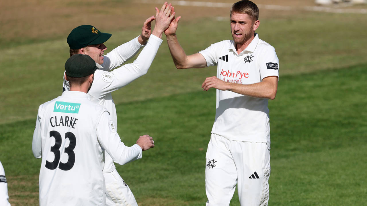 Olly Stone Ki Raftaar Ne Yorkshire Ko Kiya Past Par Nottinghamshire Ke Hath Se Fisli Championship Trophy