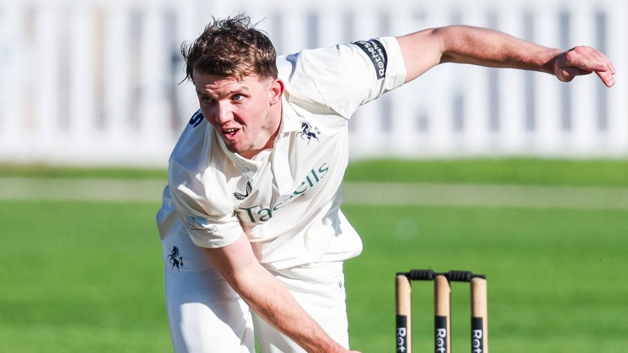 Kent Ki Division One Mein Dhamakedar Entry: Matt Milnes Aur Sam Northeast Ne Gloucestershire Ka Kiya Bura Haal