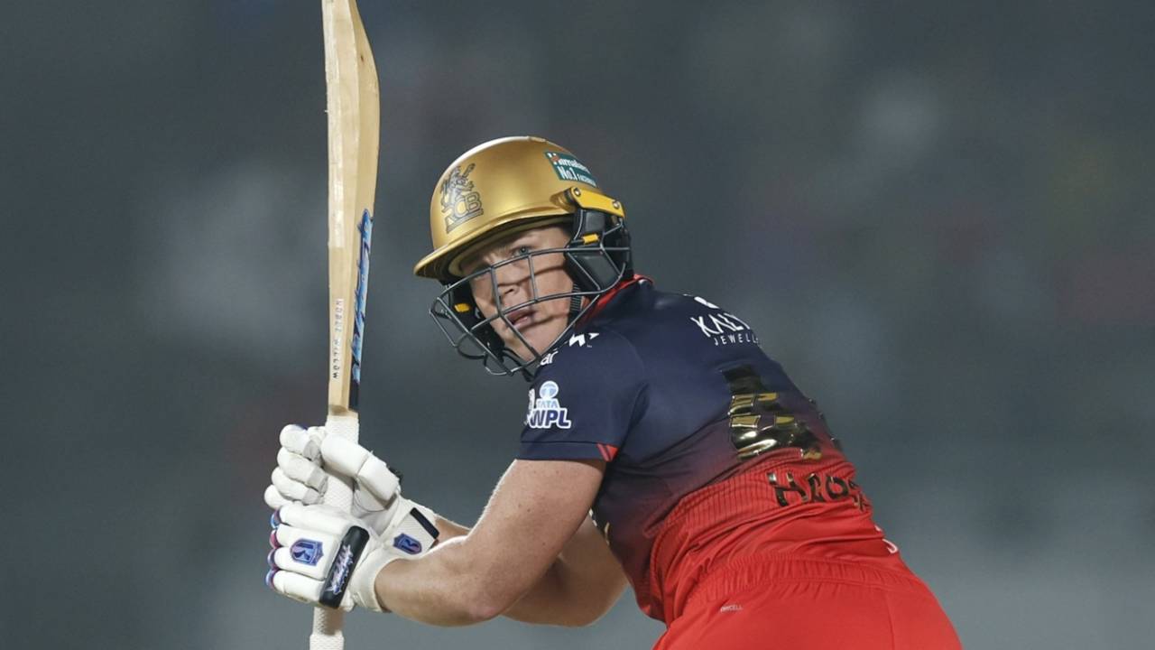 WPL 2027 Retentions: RCB ne kiya Grace Harris ko release, Queen Ellyse Perry ki hui Garajdaar Wapsi!