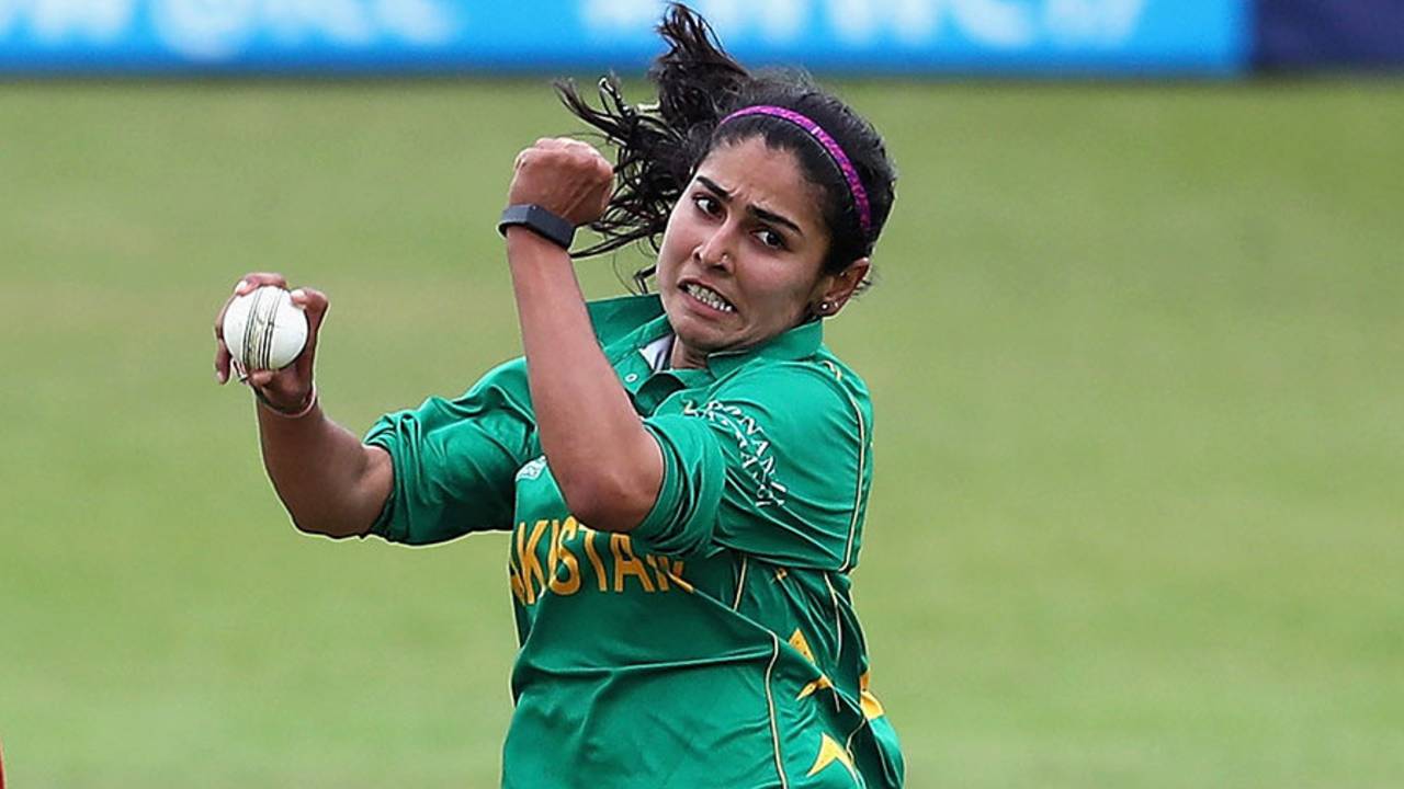 Pakistan ki Pace Bowler Kainat Imtiaz ne kiya Retirement ka elaan, ab Maidan par nahi Chair par baithkar bajayengi Seeti!