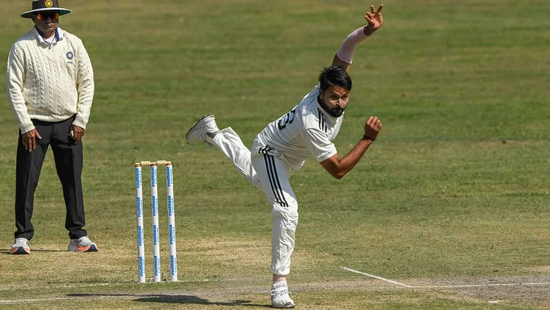 Mukesh Kumar Ka Six-Wicket Storm: 89/4 Se 111 All-Out, Rest Of India Ne Irani Cup Final Day Par Palat Di Puri Kahani