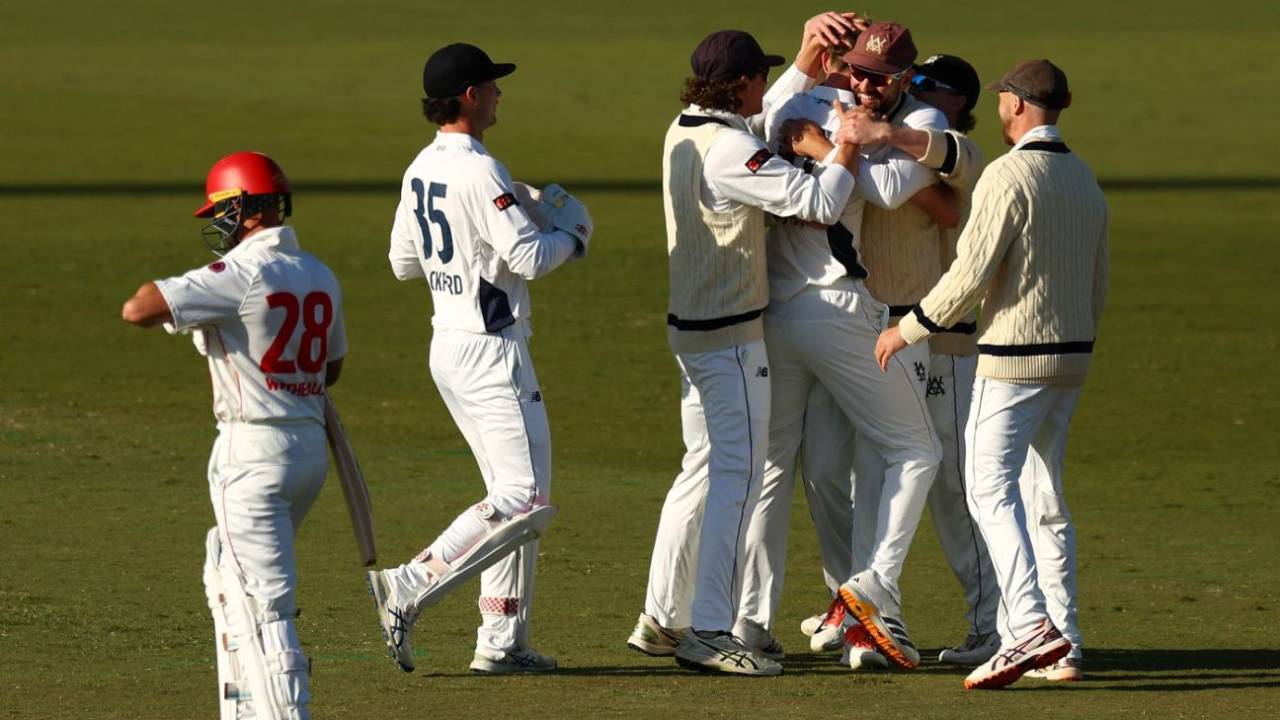 Debut par Harry Hoekstra ka Dhamaka: Victoria ke bade Surma dher, South Australia ki halat tight