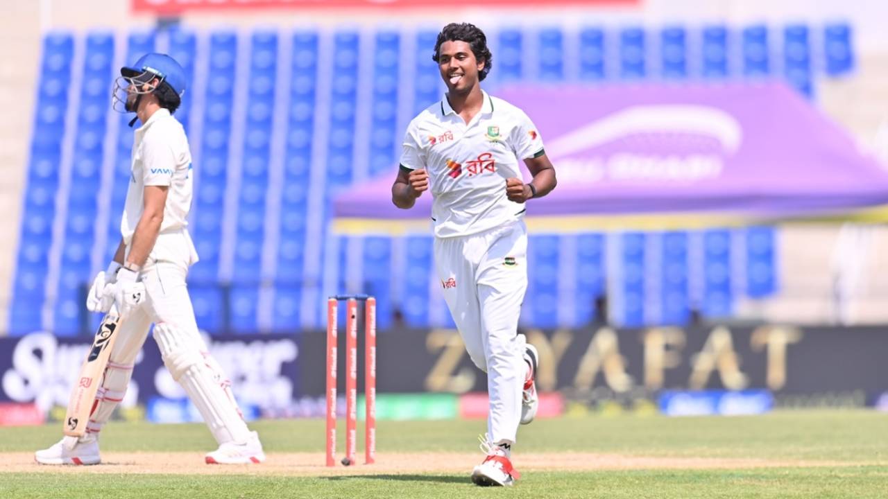 Hasan Mahmud Hat-trick Se Hil Gaya UAE: Bangladesh Ne Li 106 Runs Ki Lead