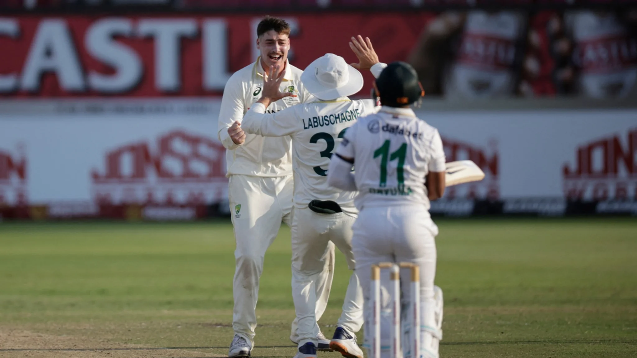 Matt Renshaw Ka Durban Comeback Aur Pat Cummins Ki Masterclass: South Africa Par Australia Ka Shikanja Kaise Kasa?