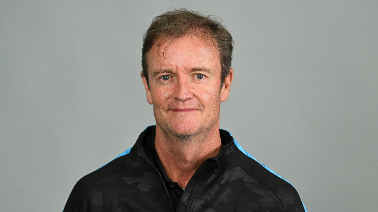 Grant Flower Joins Surrey as Sussex Financial Crisis Sparks Mass Exodus: Khali Tijori aur Doobta Jahaz chhod kar nikal gaye Flower