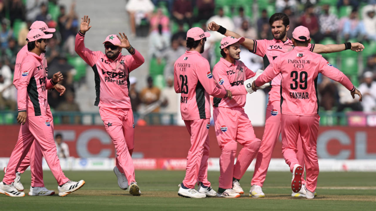 Shaheen Afridi ki Tabaahi ya England ka Surrender: Pink Jersey mein chamka Pakistan ka naseeb