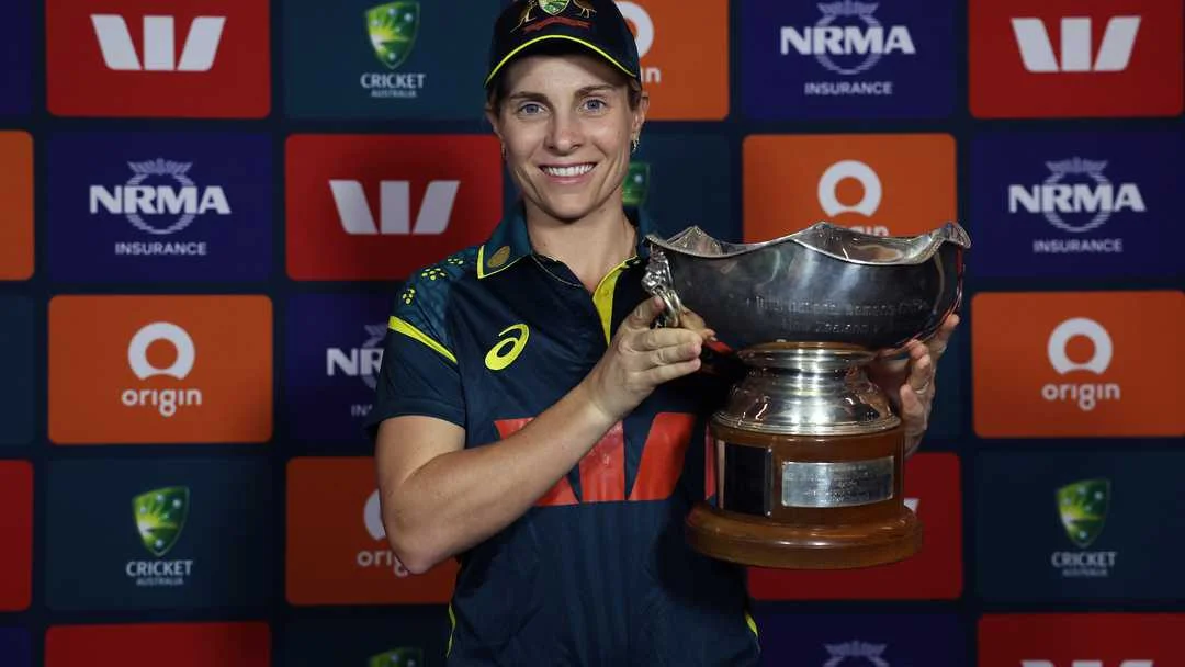 WPL 2027 Auction: UP Warriorz Sign Sophie Molineux for ₹1.10 Crore, Grace Harris Returns for ₹30 Lakh