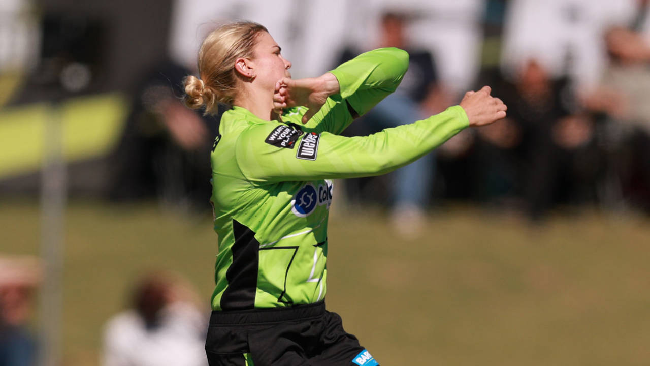 WBBL Season Opener Mein Georgia Voll Ka Toofan: Sydney Thunder Ne Melbourne Renegades Ko Chatayi Dhool!