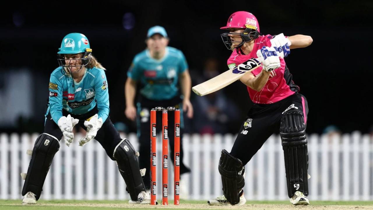 Ellyse Perry ki Class aur Sarah Coyte ka Last Ball Chauka: Sydney Sixers ne Brisbane Heat ko Chatayi Dhool!